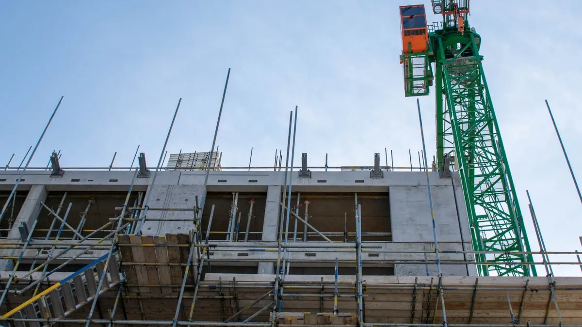 Precast vs. In-Situ Concrete: A Data-Driven Analysis to Settle the Debate